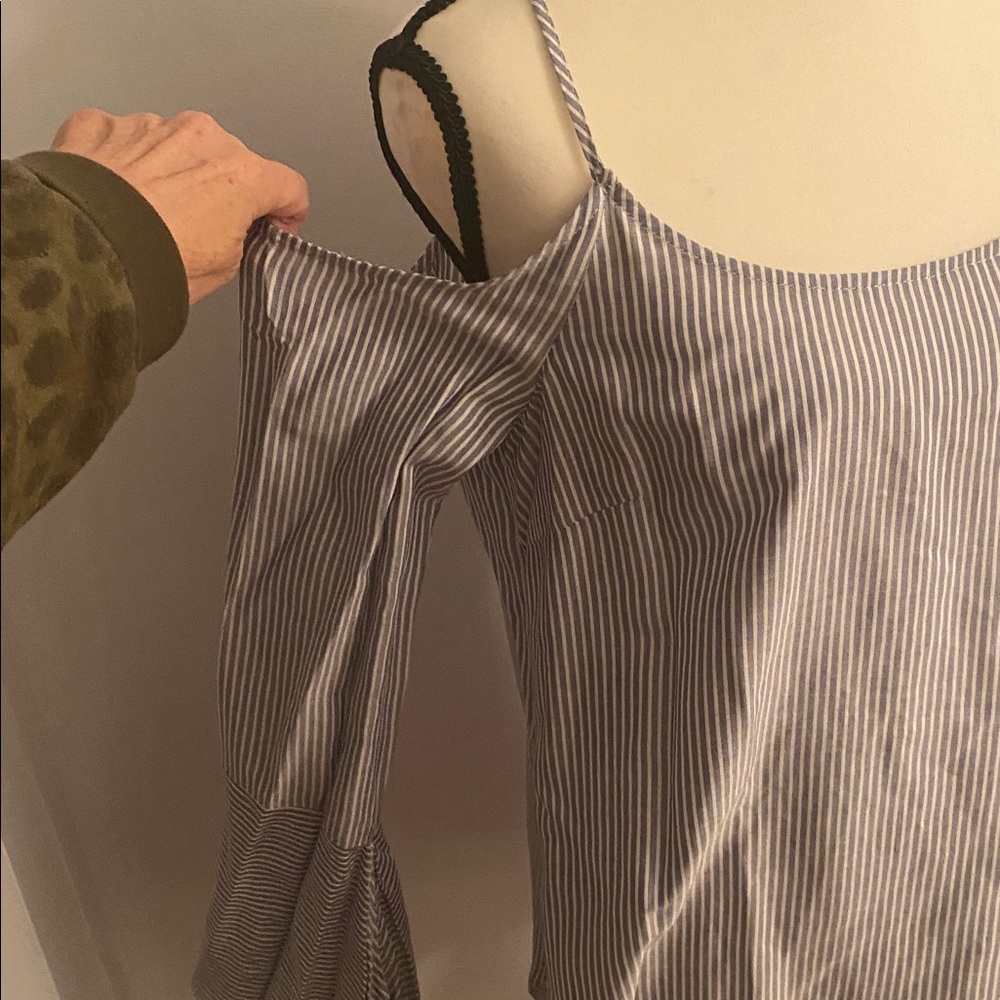 NWT BCBGMAXAZRIA XS Sudbee  off shoulder top - Picture 3 of 9
